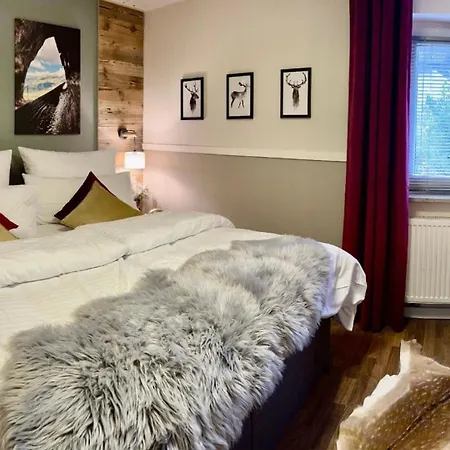 Luxurioeses, Renoviertes Haus Mit Garten, Gratis Wlan, Hund Willkommen *
