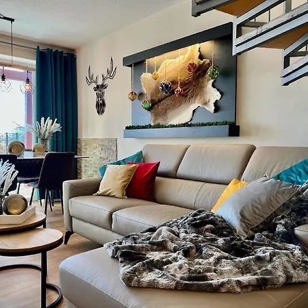 Holiday home Luxurioeses, Renoviertes Haus Mit Garten, Gratis Wlan, Hund Willkommen Zandt